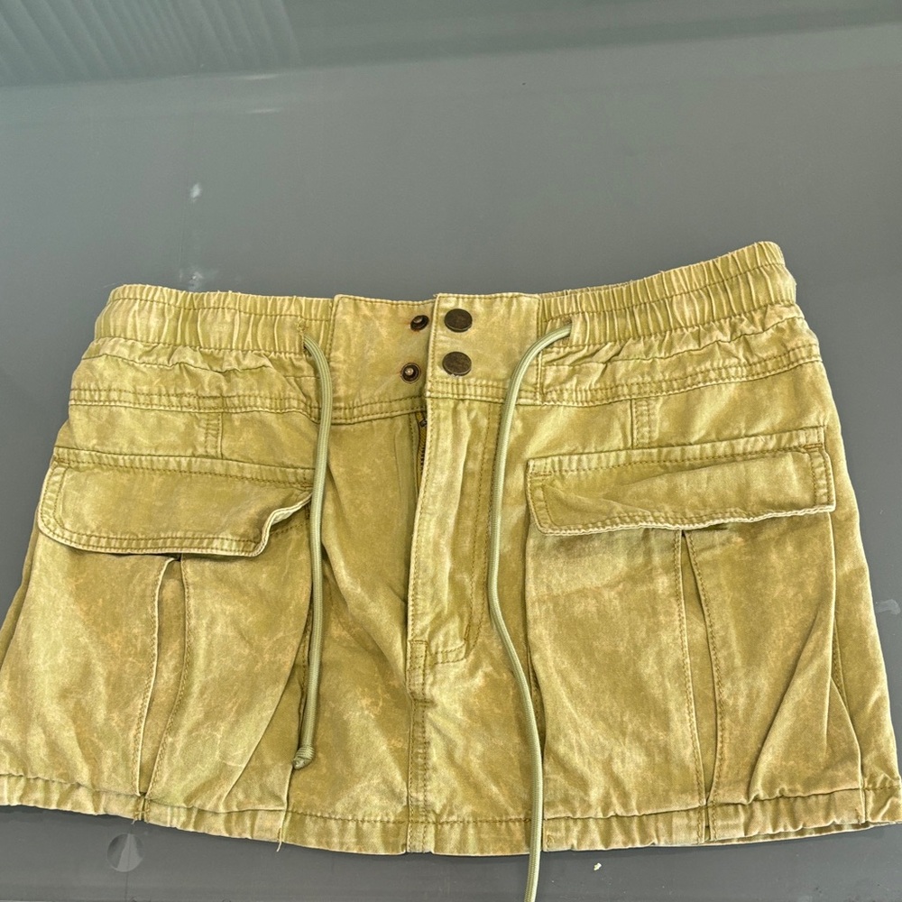 Cider acid wash cargo mini skirt green